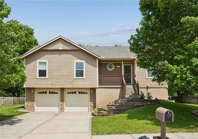 1st image of 10947 N Wallace Ave, Kansas City, MO 64157 | MLS# 2620026