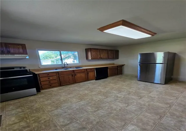 Homes for sale in Paola, KS | 10510 W 327Th St, Paola, KS 66071 | MLS# 2620030