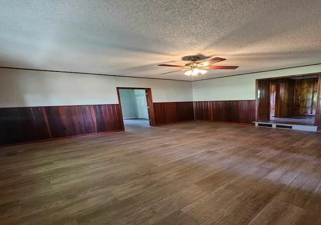 Homes for sale in Paola, KS | 10510 W 327Th St, Paola, KS 66071 | MLS# 2620030