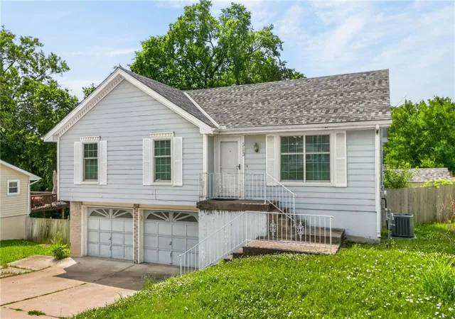 2nd image of 5113 Ne 48th St, Kansas City, MO 64119 | MLS# 2620049