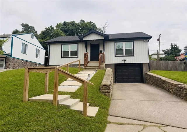 Homes for sale in Kansas City, KS | 19 S 12th St, Kansas City, KS 66102 | MLS# 2620070