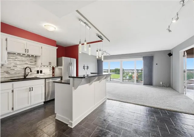 2nd image of 4545 Wornall Road Unit #1104 N/a, Kansas City, MO 64111 | MLS# 2620085
