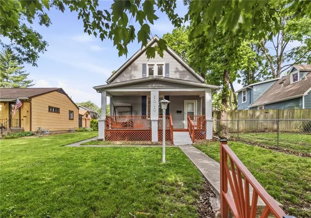 1st image of 6010 Kenwood Ave, Kansas City, MO 64110 | MLS# 2620100
