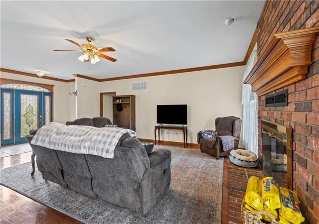 Homes for sale in Iola, KS | 819 Pryor St, Iola, KS 66749 | MLS# 2620106