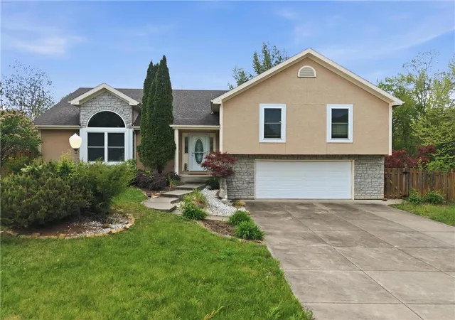 1st image of 2709 S 23rd St, Leavenworth, KS 66048 | MLS# 2620136