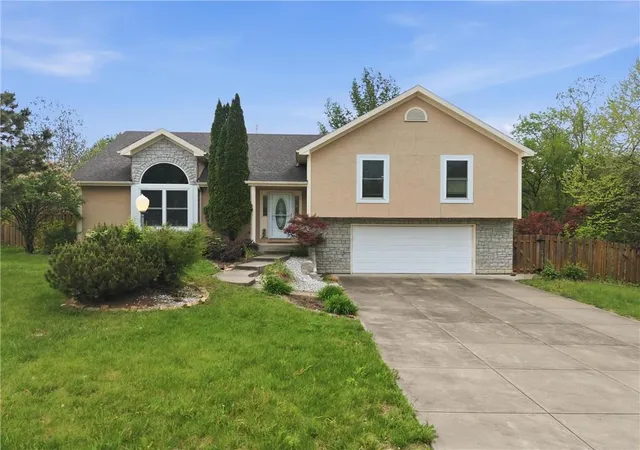2nd image of 2709 S 23rd St, Leavenworth, KS 66048 | MLS# 2620136