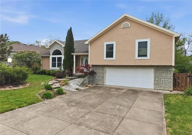 Photo 3 of Single family home for sale at 2709 S 23rd Street, Leavenworth, KS 66048 | MLS# 2620136 | Listing updated on 2026-09-12