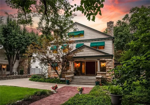 2nd image of 612 Emanuel Cleaver Ii Blvd, Kansas City, MO 64110 | MLS# 2620141