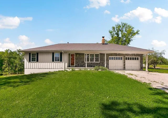 Homes for sale in Peculiar, MO | 15706 E 245Th St, Peculiar, MO 64078 | MLS# 2620150
