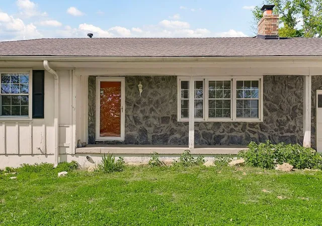 Homes for sale in Peculiar, MO | 15706 E 245Th St, Peculiar, MO 64078 | MLS# 2620150