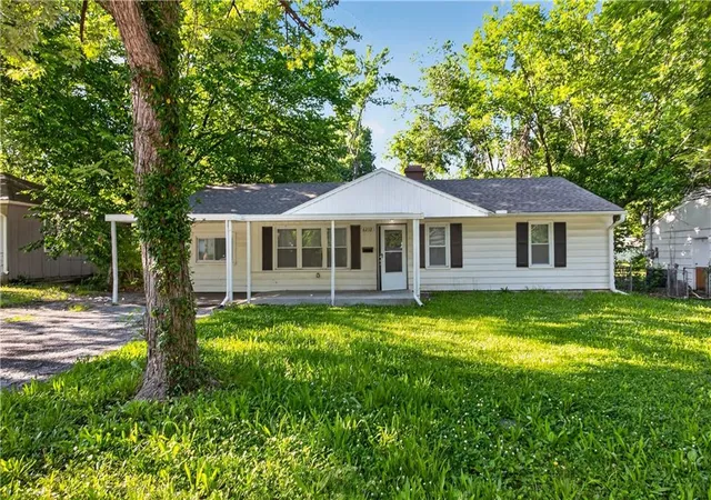 Photo 2 of Single family home for sale at 8212 E 111th Terrace, Kansas City, MO 64134 | MLS# 2620166 | Listing updated on 2026-09-04