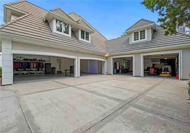 Photo 3 of Mansion for sale at 425 Ne Saint Andrews Cir, Lees Summit, MO 64064 | MLS# 2620195 | Listing updated on 2026-08-26