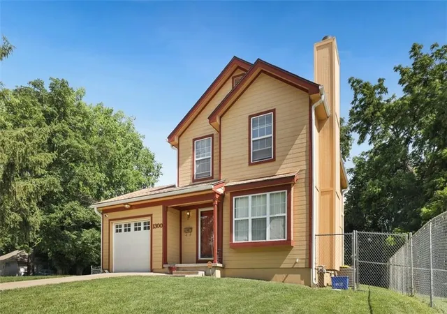 Photo 2 of Single family home for sale at 1300 E 41st Street, Kansas City, MO 64110 | MLS# 2620203 | Listing updated on 2026-08-15