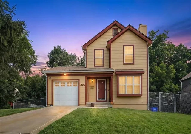 Photo 3 of Single family home for sale at 1300 E 41st Street, Kansas City, MO 64110 | MLS# 2620203 | Listing updated on 2026-08-15