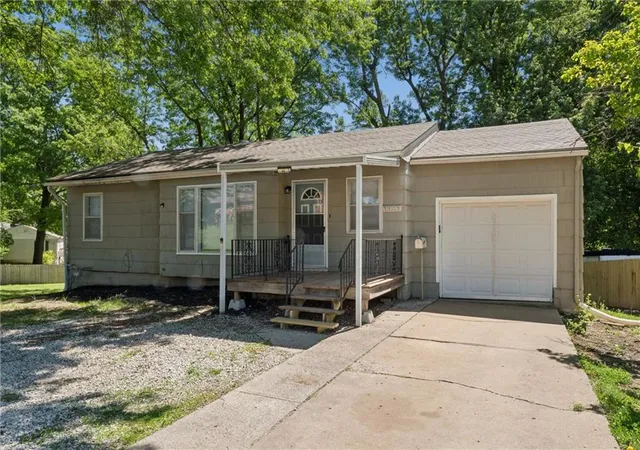 3rd image of 5809 Ralston Ave, Raytown, MO 64133 | MLS# 2620207