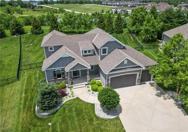 1st image of 194 Sw Roosevelt Ridge Dr, Lees Summit, MO 64081 | MLS# 2620218
