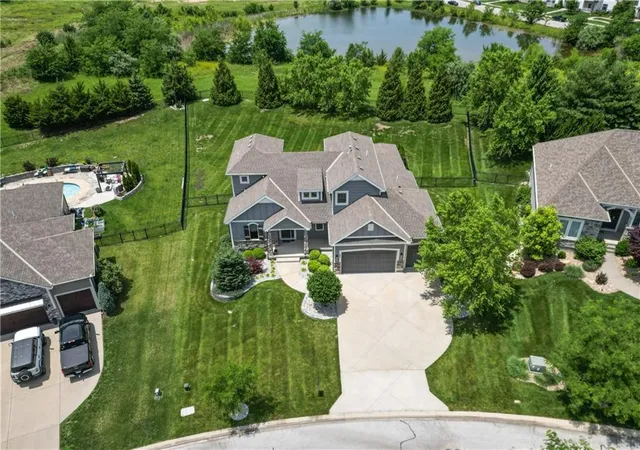 2nd image of 194 Sw Roosevelt Ridge Dr, Lees Summit, MO 64081 | MLS# 2620218