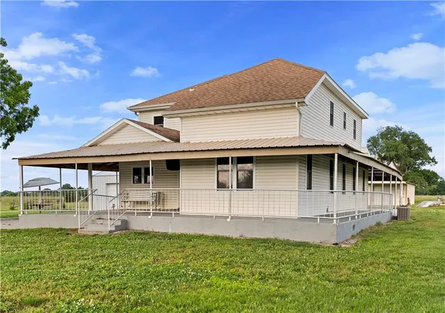 Homes for sale in Nevada, MO | 22451 S Bb Hwy, Nevada, MO 64772 | MLS# 2620239