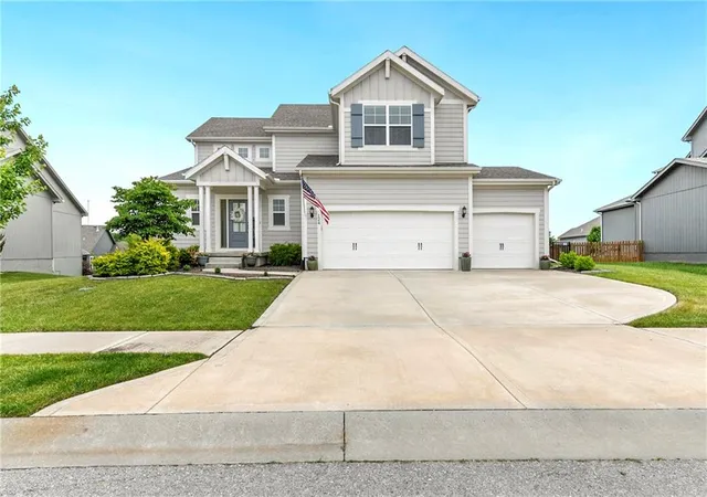 Photo 1 of Single family home for sale at 124 Se Briar Valley Ln, Blue Springs, MO 64064 | MLS# 2620246 | Listing updated on 2026-08-26