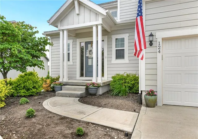 Photo 2 of Single family home for sale at 124 Se Briar Valley Ln, Blue Springs, MO 64064 | MLS# 2620246 | Listing updated on 2026-08-26