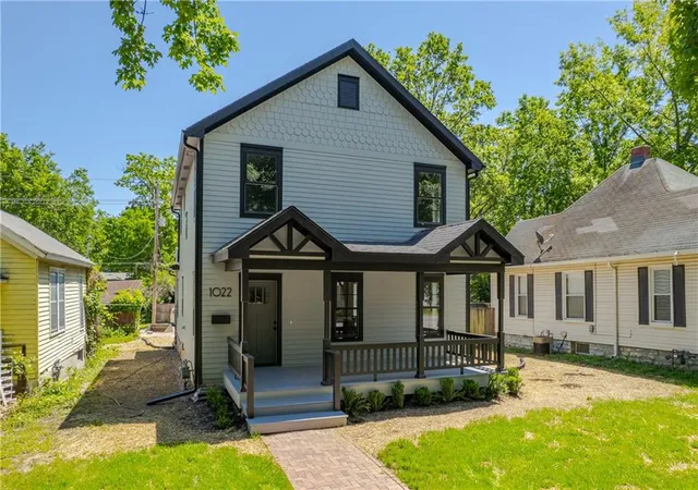 3rd image of 1022 Connecticut St, Lawrence, KS 66044 | MLS# 2620262