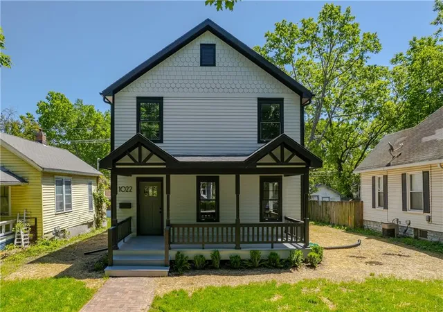 4th image of 1022 Connecticut St, Lawrence, KS 66044 | MLS# 2620262