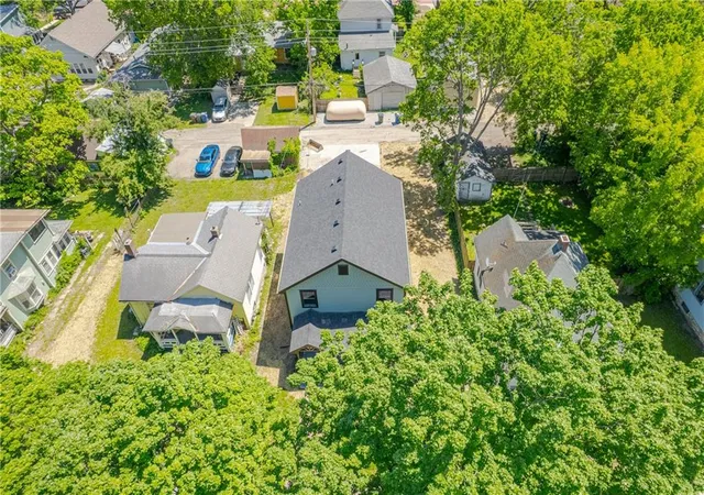 41st image of 1022 Connecticut St, Lawrence, KS 66044 | MLS# 2620262