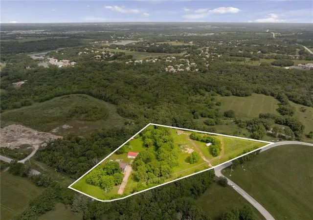 3rd image of 700 E 171St St, Loch Lloyd, MO 64012 | MLS# 2620270