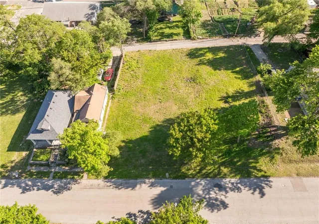 3rd image of 1213 Armstrong Ave, Kansas City, KS 66102 | MLS# 2620318