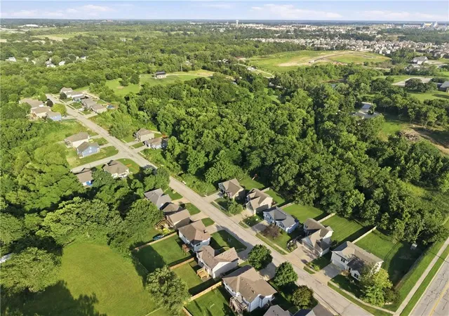 35th image of 11448 Parkview Ave, Kansas City, KS 66109 | MLS# 2620324