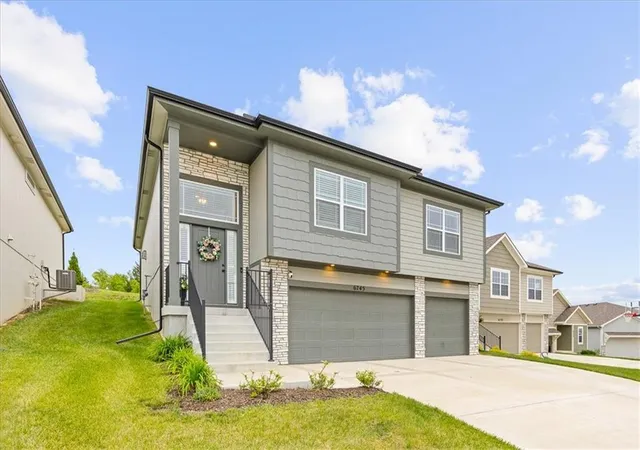 1st image of 6745 Prairie Ln, Kansas City, MO 64152 | MLS# 2620342