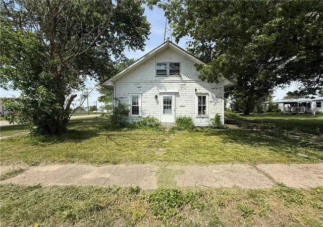 Homes for sale in Powhattan, KS | 102 N West St, Powhattan, KS 66527 | MLS# 2620343