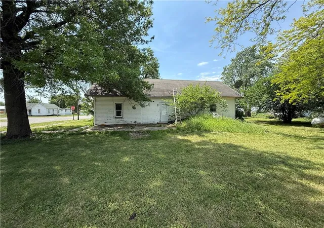 Homes for sale in Powhattan, KS | 102 N West St, Powhattan, KS 66527 | MLS# 2620343