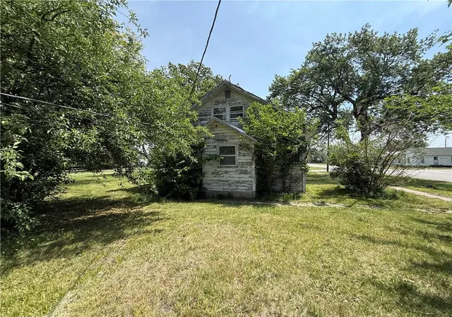 Homes for sale in Powhattan, KS | 102 N West St, Powhattan, KS 66527 | MLS# 2620343