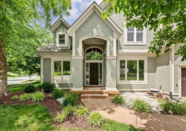 Homes for sale in Lenexa, KS | 17504 W 84Th St, Lenexa, KS 66219 | MLS# 2620347
