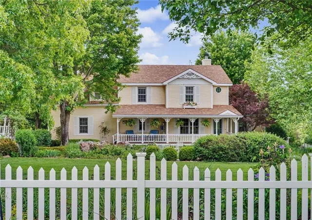 3rd image of 618 E 1714Th Rd, Baldwin City, KS 66006 | MLS# 2620354