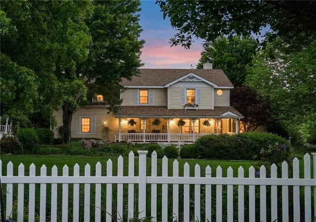 2nd image of 618 E 1714th Rd, Baldwin City, KS 66006 | MLS# 2620354