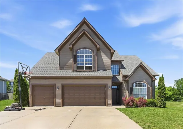 1st image of 622 Johnston Pkwy, Raymore, MO 64083 | MLS# 2620358