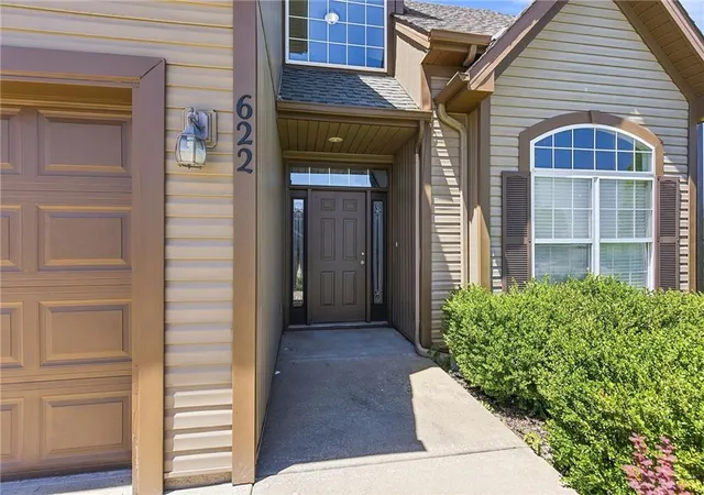 3rd image of 622 Johnston Pkwy, Raymore, MO 64083 | MLS# 2620358