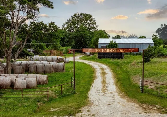 2nd image of 29040 Bethel Church Rd, Paola, KS 66071 | MLS# 2620369