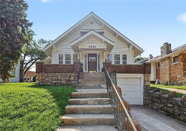 Homes for sale in Kansas City, MO | 4236 Genessee St, Kansas City, MO 64111 | MLS# 2620376