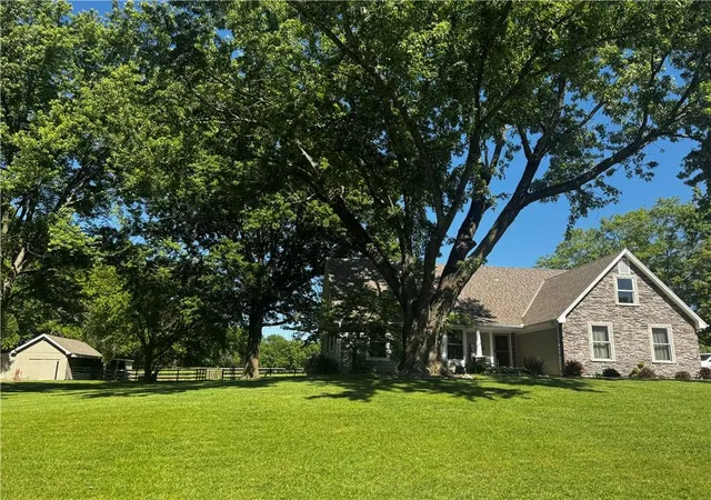 3rd image of 12905 Quail Rdg, Lee's Summit, MO 64086 | MLS# 2620377