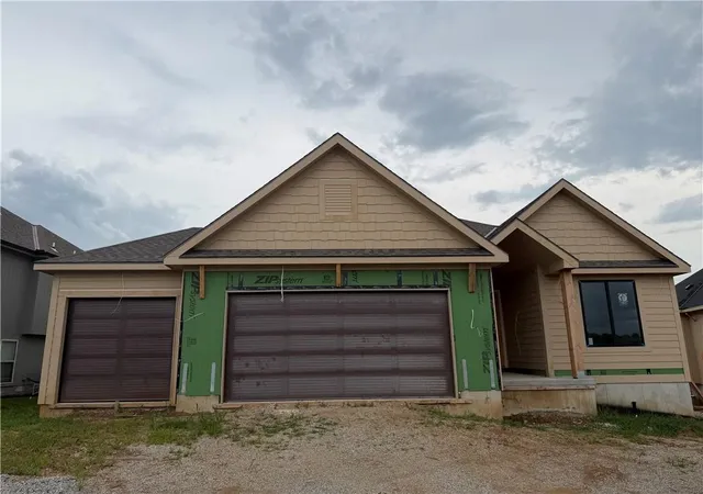 Photo 2 of Sale Pending at 803 Savannah Ct, Greenwood, MO 64034 | MLS# 2620379 | Listing updated on 2026-09-18
