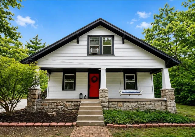 Photo 1 of Single family home for sale at 9214 Chestnut Ave, Kansas City, MO 64132 | MLS# 2620397 | Listing updated on 2026-09-26