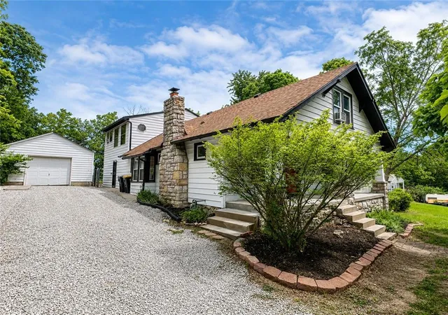 Single family home for sale at 9214 Chestnut Ave, Kansas City, MO 64132 | MLS# 2620397