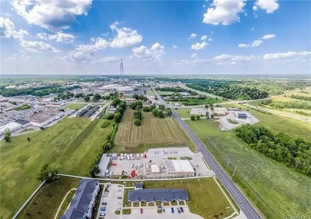4th image of 3910 3926 Faraon St, Saint Joseph, MO 64506 | MLS# 2620435