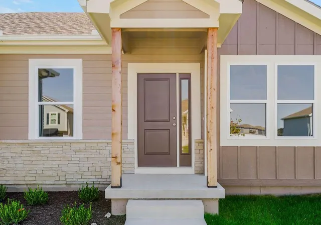 5th image of 700 Blazing Star Dr, Raymore, MO 64083 | MLS# 2620436