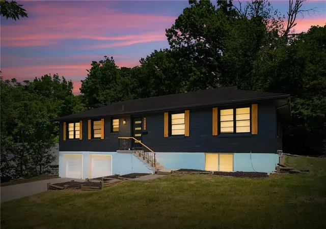 Homes for sale in Kansas City, MO | 6711 N Broadway St, Kansas City, MO 64118 | MLS# 2620445