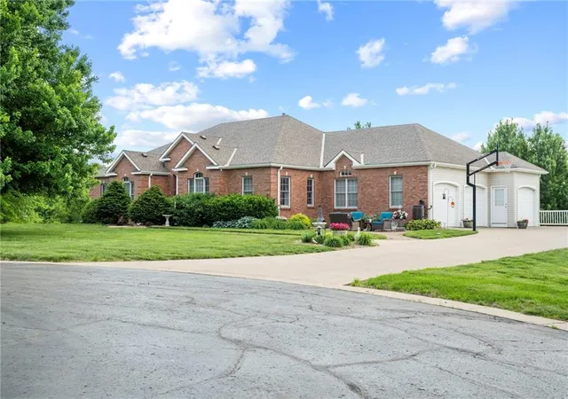1st image of 19704 Red Oak Blvd, Saint Joseph, MO 64505 | MLS# 2620448
