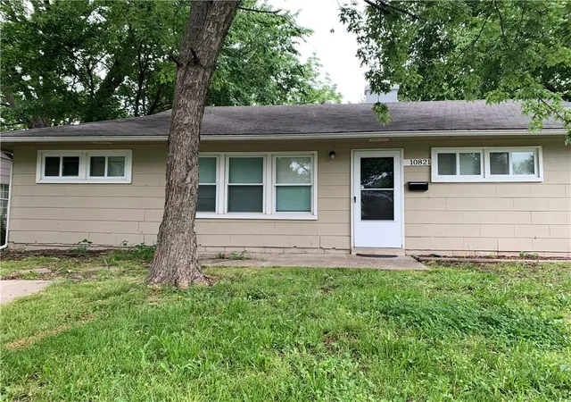 Photo 1 of Sale Pending at 10821 Bennington Ave, Kansas City, MO 64134 | MLS# 2620472 | Listing updated on 2026-08-06